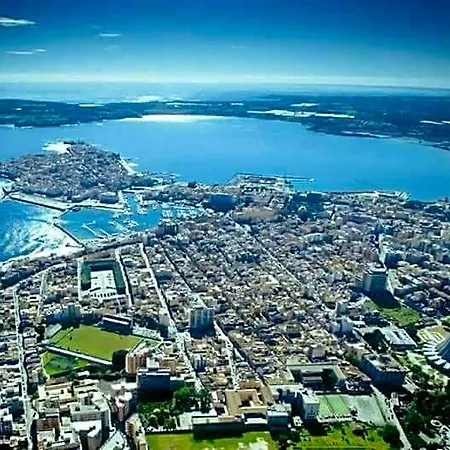 Pensjonat Caravaggio Basic 200 M From Ortigia